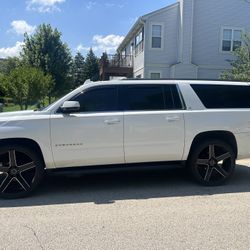 2019 Chevrolet Suburban XLT