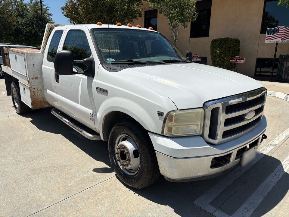 2006 Ford F-350 Super duty Supercab Flatbed Utility Truck