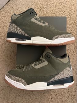 Size 11 (Worn once, comes with original box) - Air Jordan 3 retro family affair