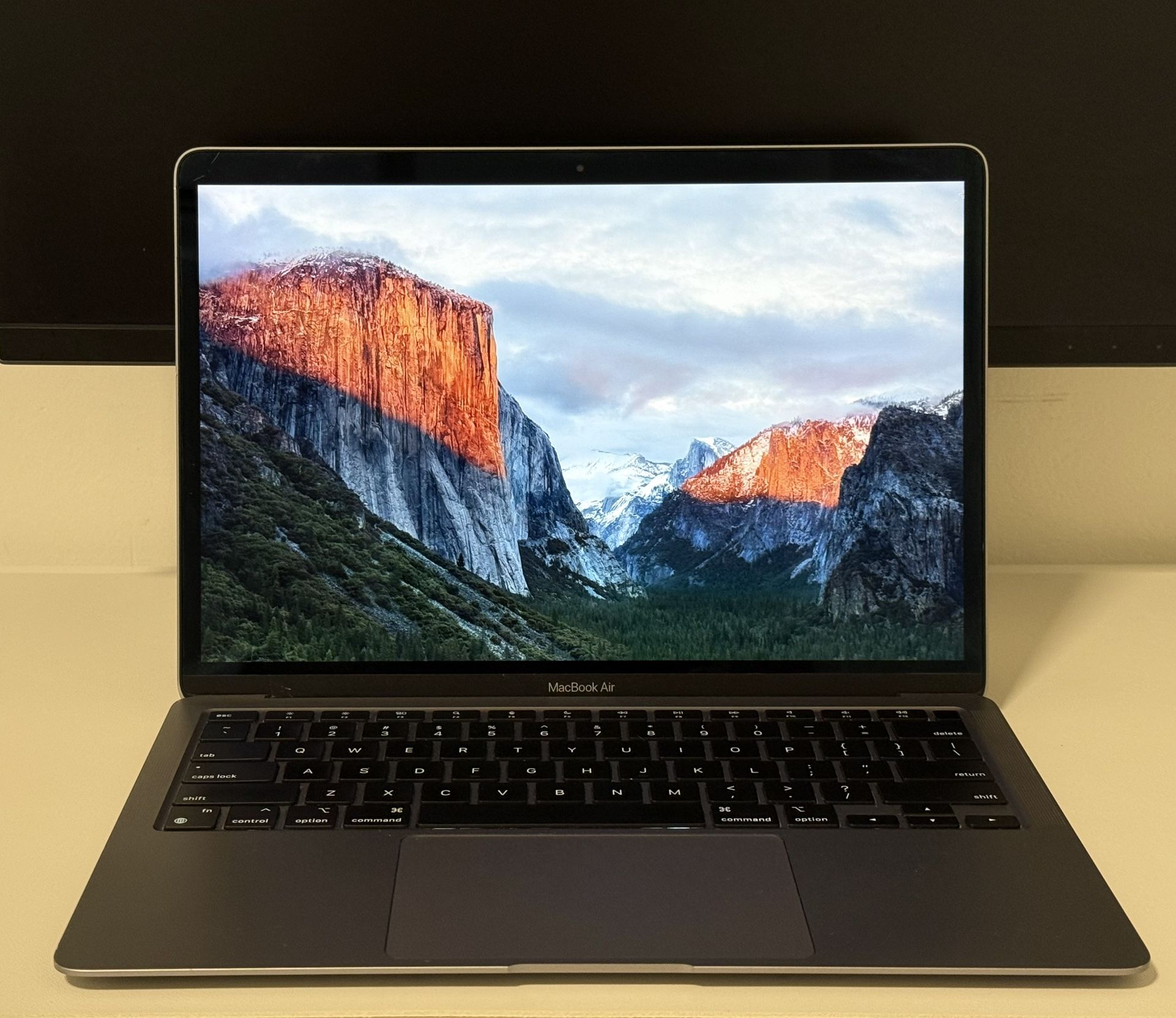 Apple MacBook Air 13"