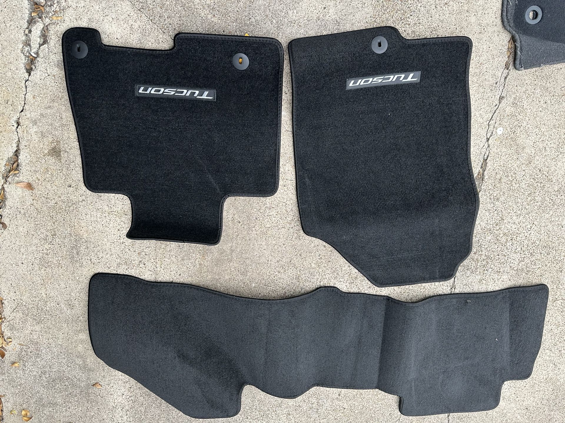 Hyundai Tucson Floor Matts Or Make An Offer