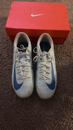 Men’s nike soccer cleats 10.5