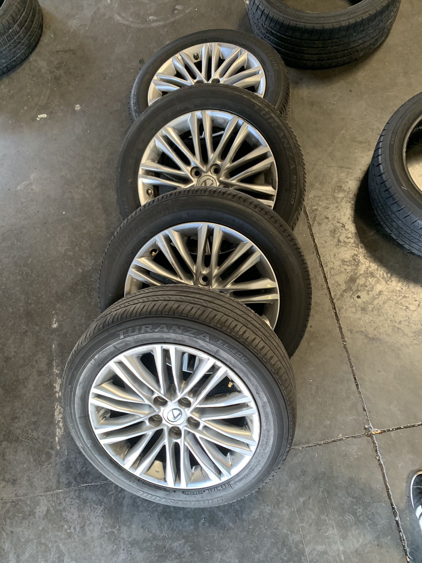 4 Wheels and tires (Lexus OEM) 215/55 R17