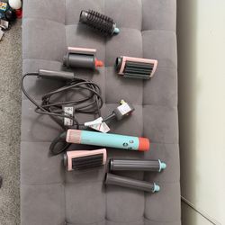 Dyson airwrap Color Pop