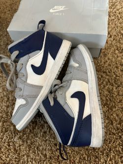 Air Jordan 1 Mid 'Wolf Grey Midnight Navy'