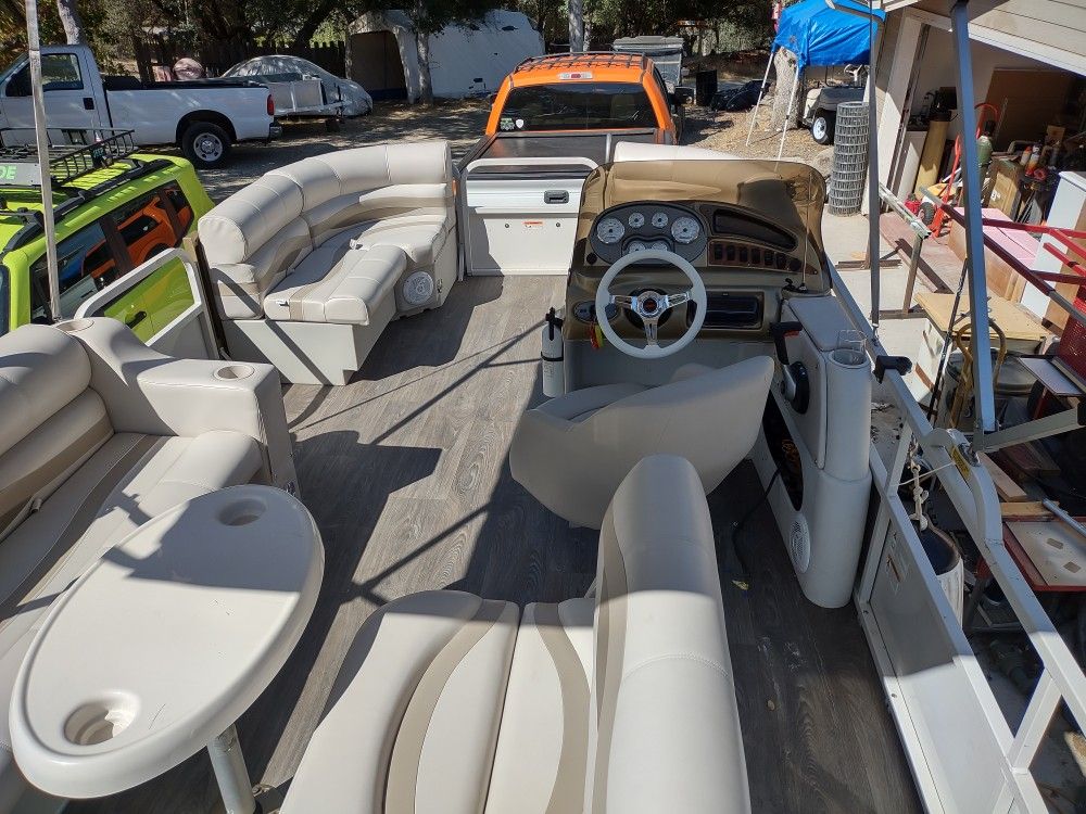 2005/2024 Crestline 1900 custom built by j , webb Pontoon boat