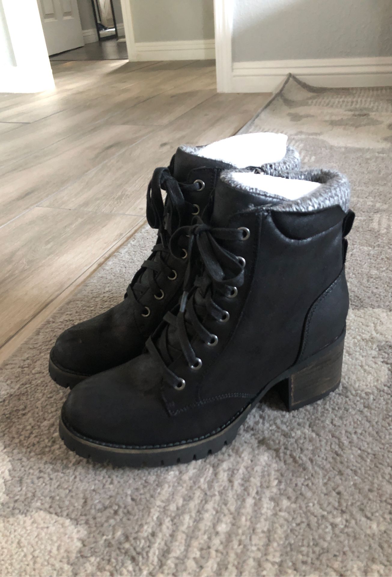 Brand new women’s boots size 8.5