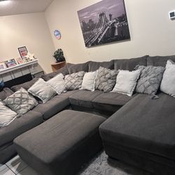 Free Delivery Ashley Furniture Sectional Couch With Ottoman
