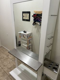 Like New Salon Station Or Vanity Makeup Mirror