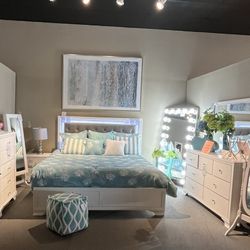 White King 4PC Bedroom Set