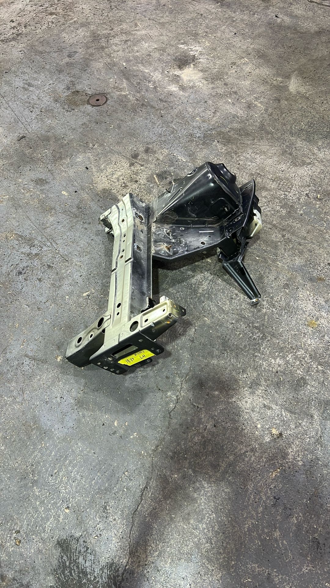 18-24 Nissan Kicks Left Frame Leg 2018 2019 2020 2021 2022 2023 2024