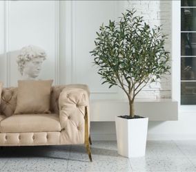 Pretty artificial plant Olive 🫒 tree with planter ! Brand New