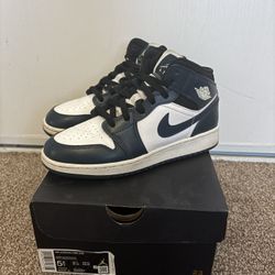 Jordan 1 mid