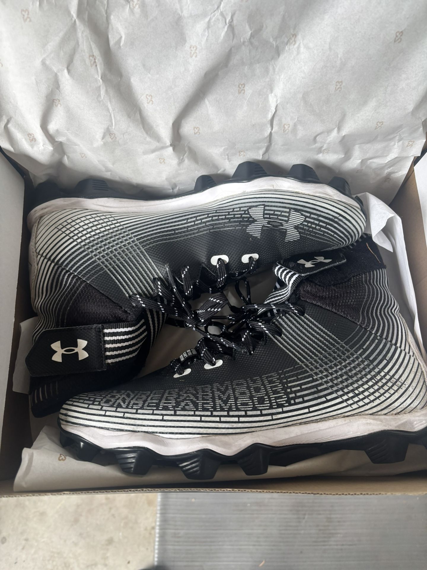 Men’s 10.5 Football Cleats