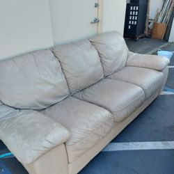 Nazzuchi Sofa