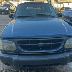 2000 Ford Explorer