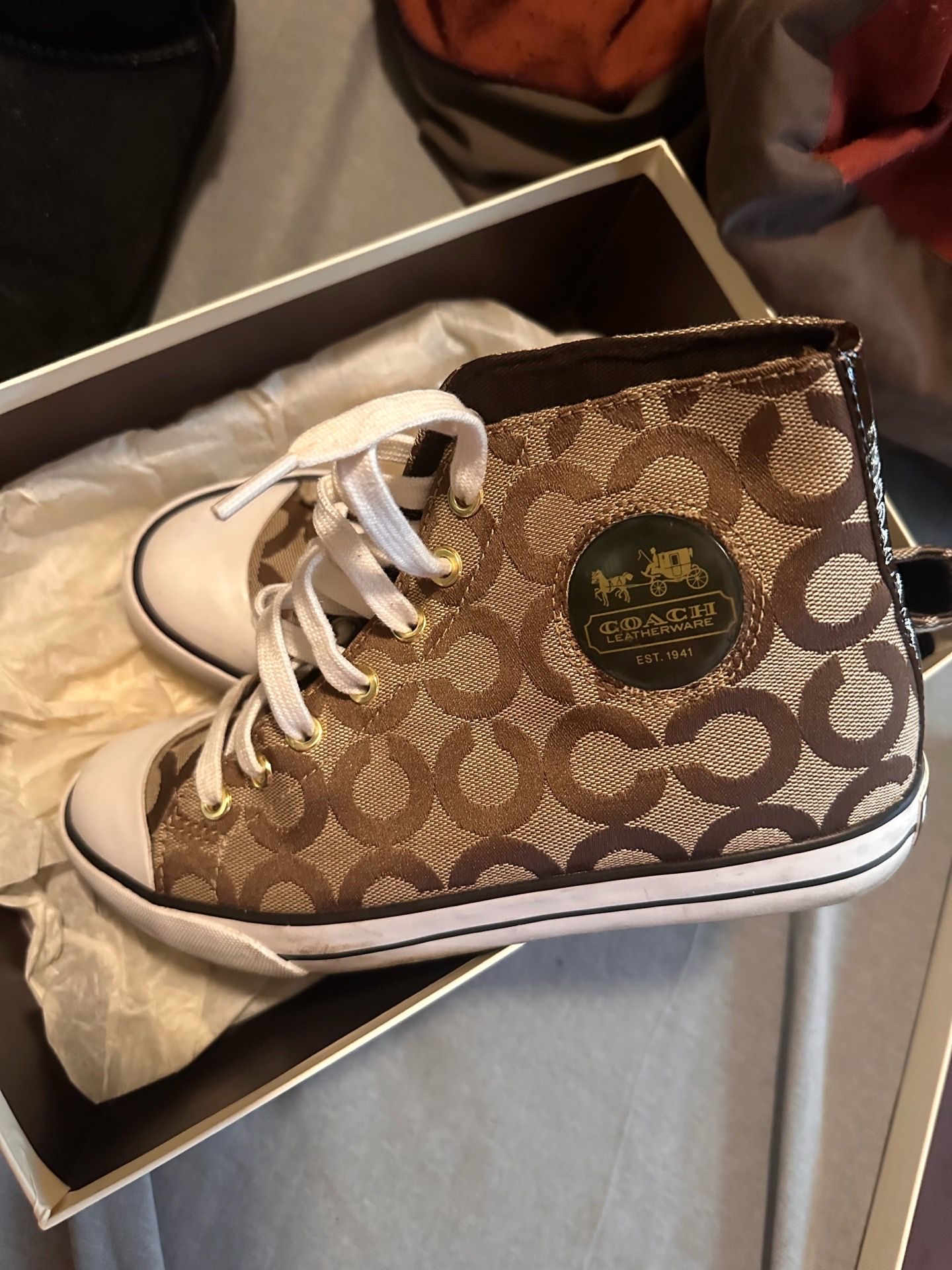 Tenis coach size 7