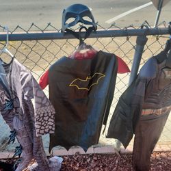 Batman Cape And Deluxe Mask