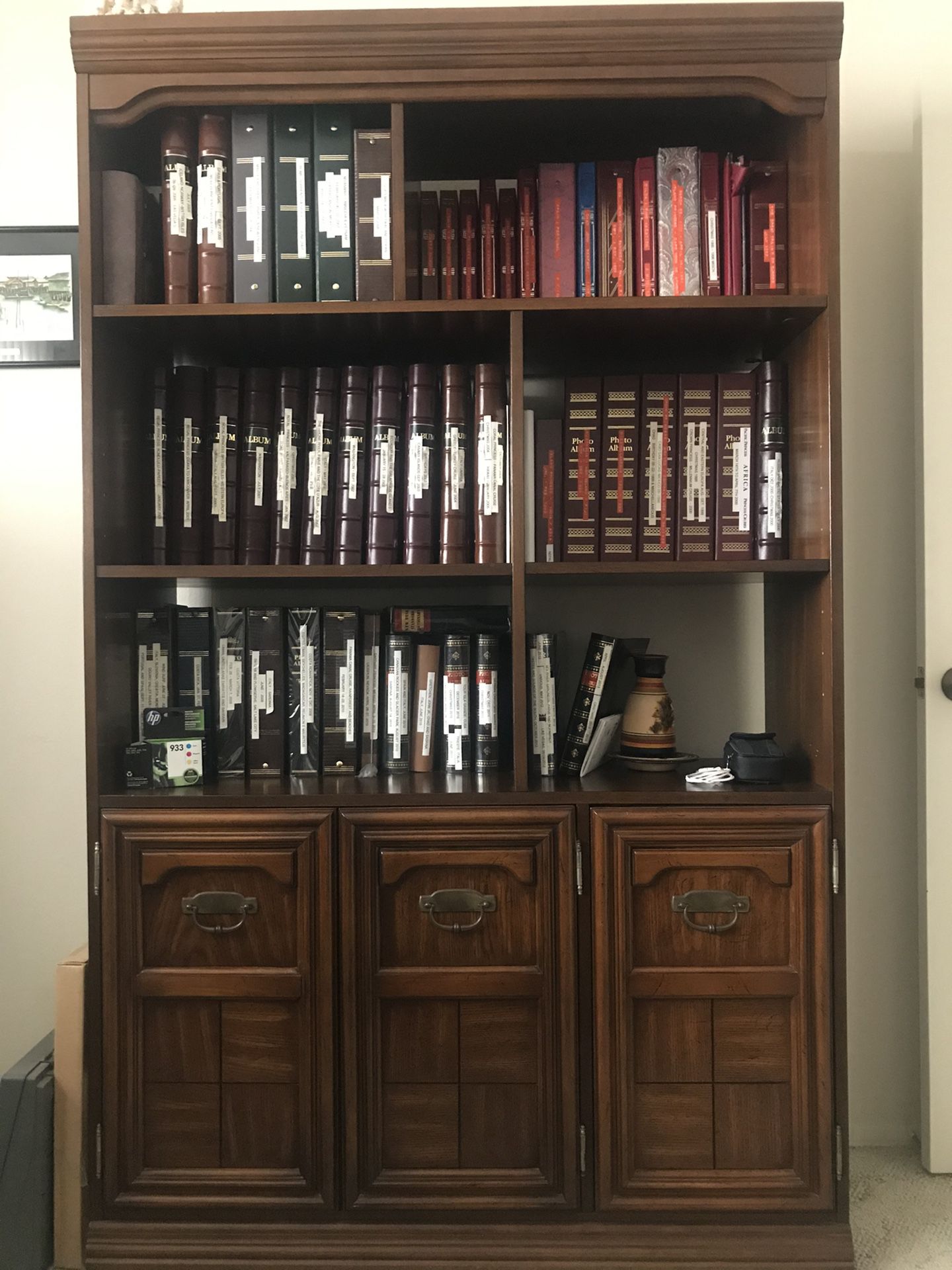Book shelf /cabinet