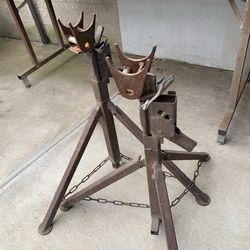 Pipe welding stands