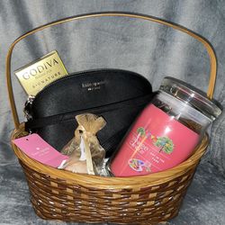 $100 Firm Gift Basket New Black Kate Spade Crossbody With Large Yankee Candle And Bath Bomb, Godiva Chocolate Bar 