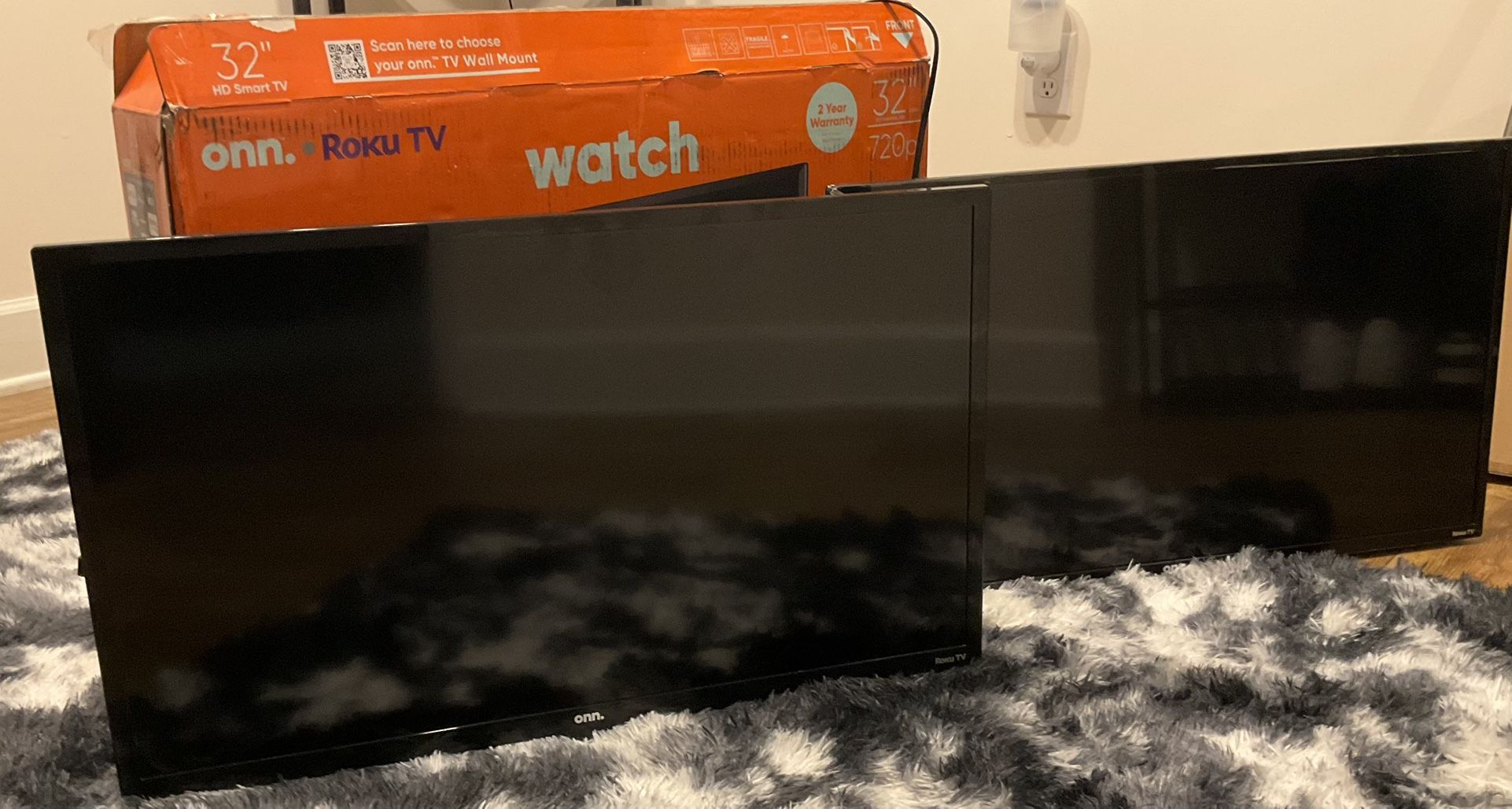 1 Roku 32” Smart TV ( Read Details)