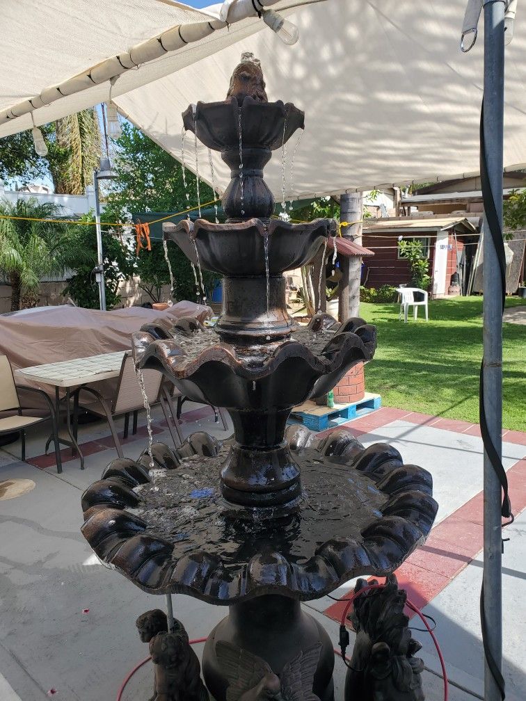 New 7ft Shell Water Fountain