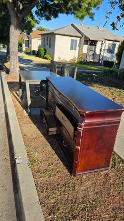 Free table and cabinet