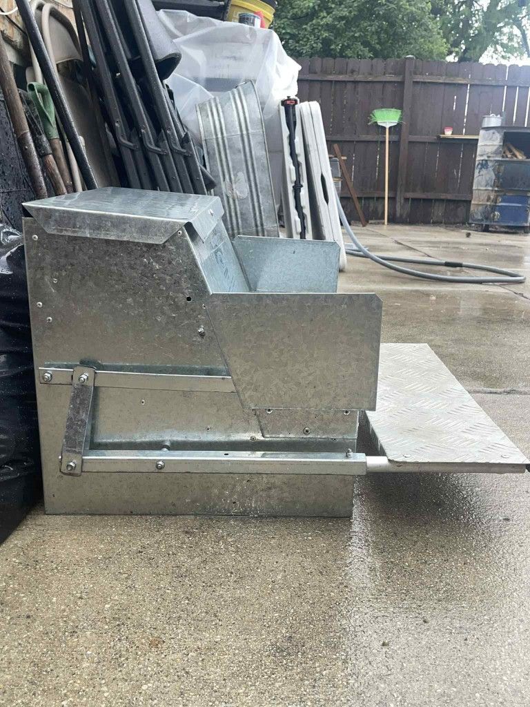 Granpa Chicken Feeder