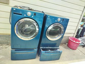 LG washer and dryer with pedestals
