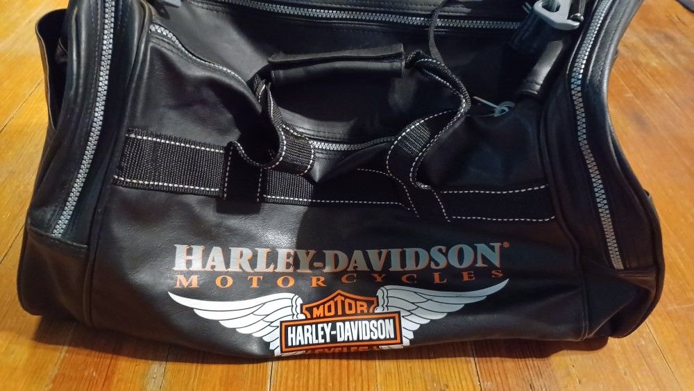 Harley Davidson Black Duffel Bag Detachable Strap Zippers Pockets