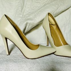 3 pairs of women’s Heels