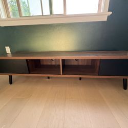 Modern TV/entertainment Stand