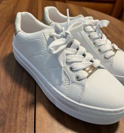 Nine West Women’s White Gold Lace Up Low Top Sneakers Shoes New Without Box