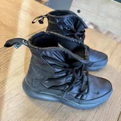 NIKE black Snow Boots-7 Women’s