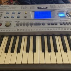  Yamaha Piano