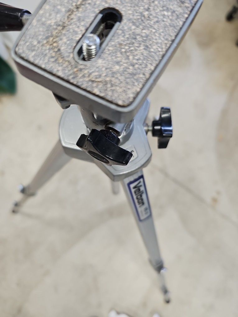 Velbon VE-3 Tripod