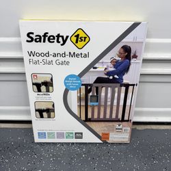 New Safety 1st Baby Gate 