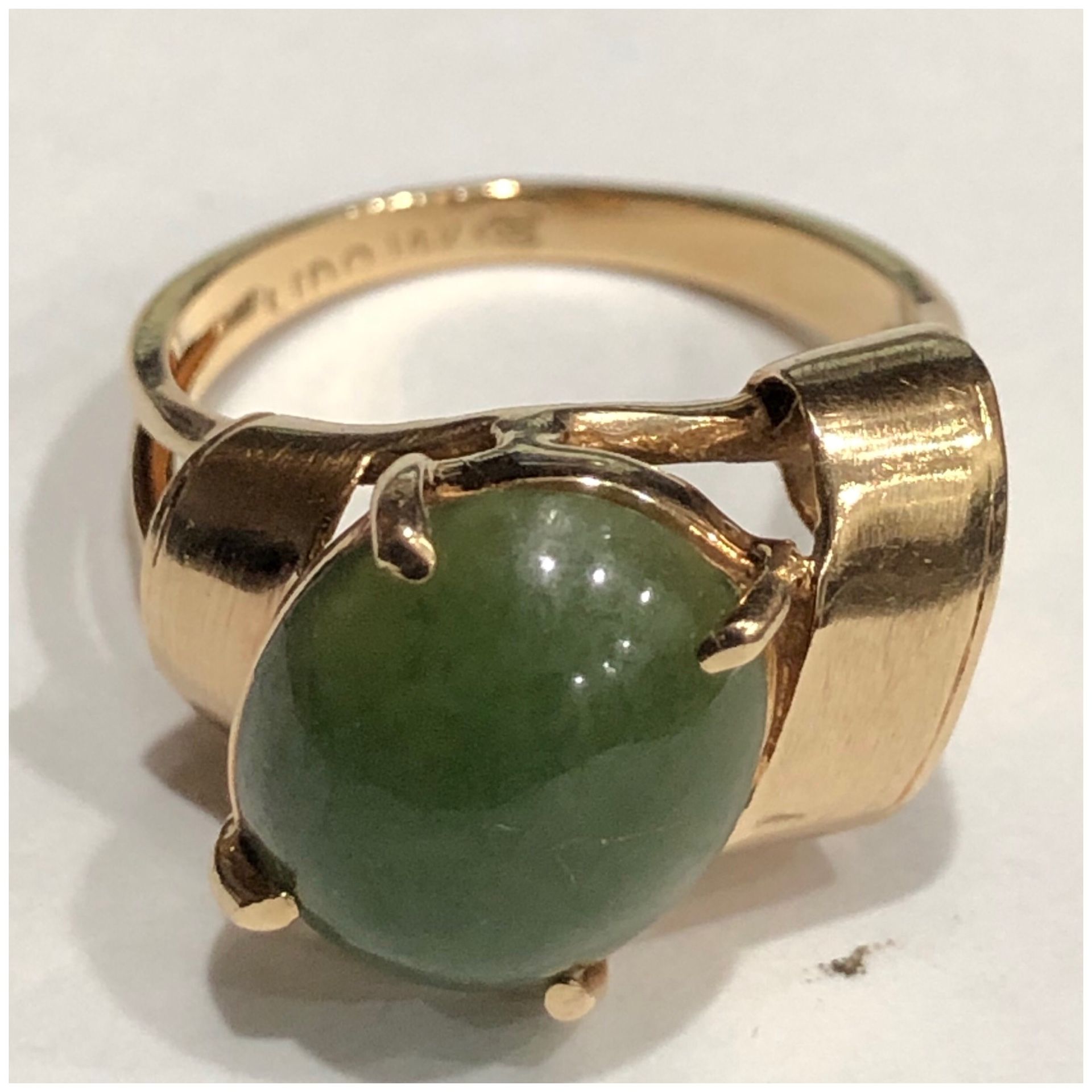 14KT Yellow Gold Chrysoprase Ribbon Design Ring