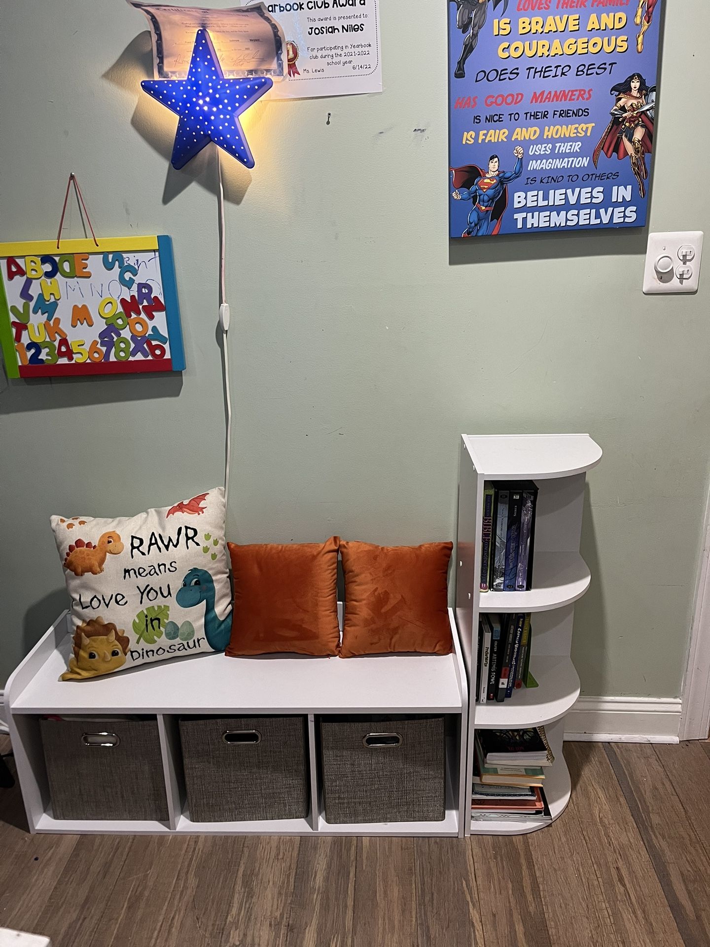 Corner Book Shelf And Cube Organizer Bench