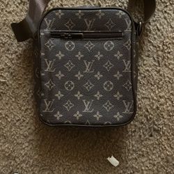 louis vuttion hand bag