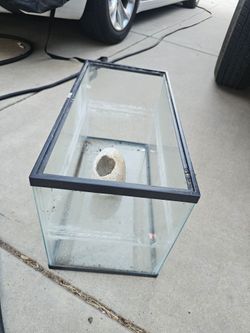 10 gallon Fish Tank come with lid