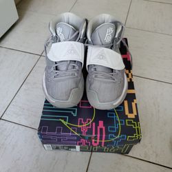 Kyrie Basketball Shoes, Grey/white