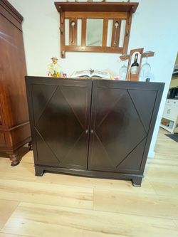 Bar cabinet