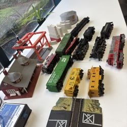 HO Scale Train Lot Several Engines And Multiple Cars 