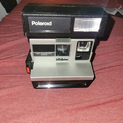 Polaroid Sun 660 Autofocus Instant Camera