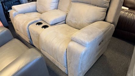 Lazy Boy Power Reclining  Loveseat With Power Console $800 Free Delivery