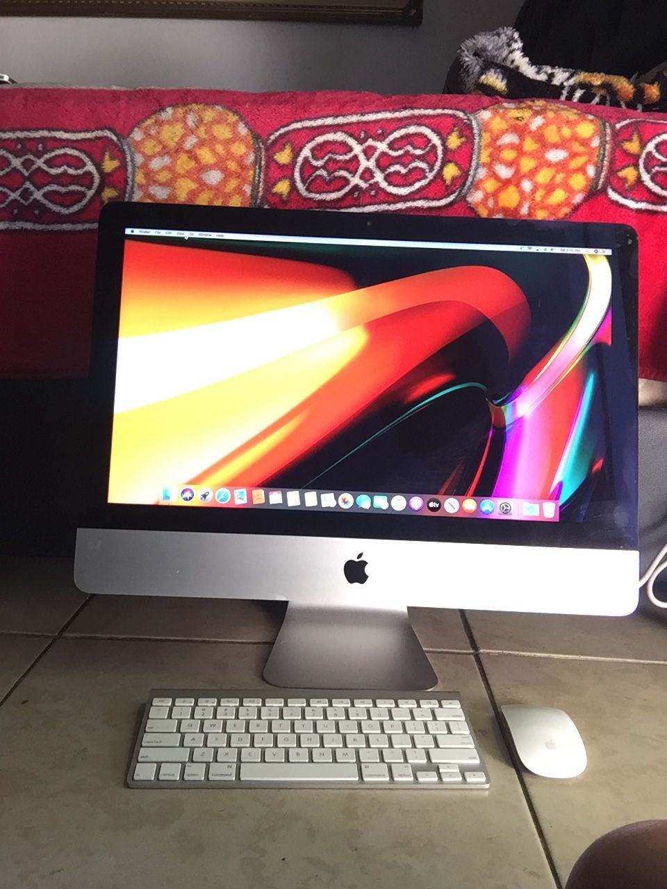 21.5” iMac Retina i5 Processor 500gb Hardrive 8gb Ram Come With Apple Bluetooth Keyboard And Mouse Good Condition
