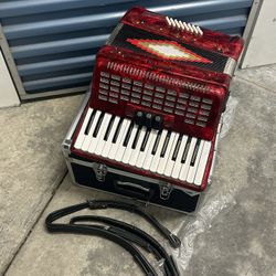 Piano Accordion. 🪗. 34. Buttons 