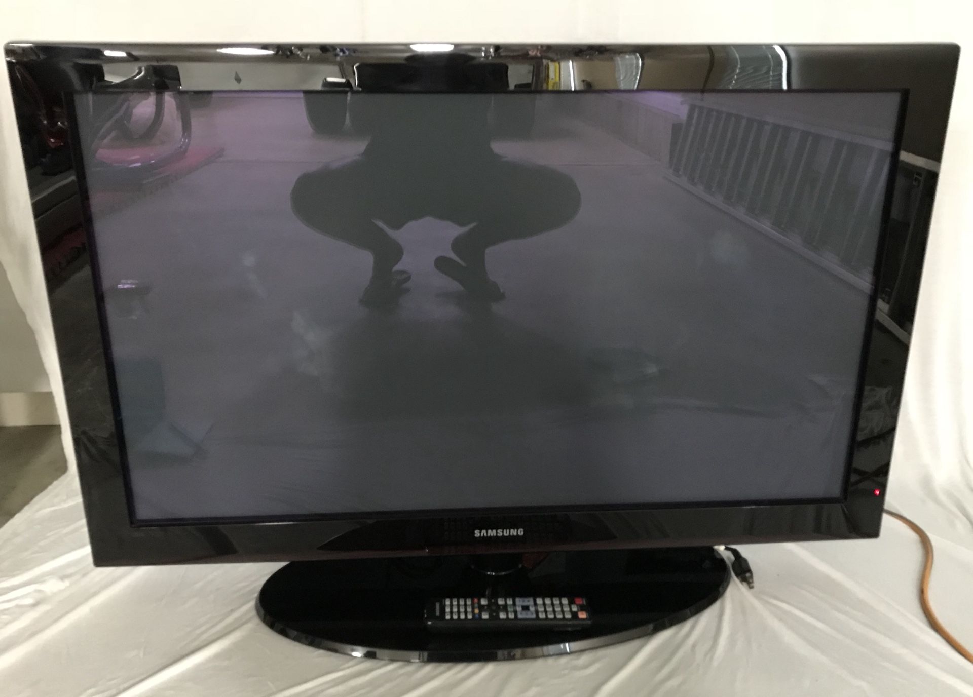 Samsung 42” Plasma TV, model PN42B450B1D with remote and stand. Fully operational.